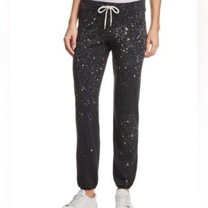 Monrow Supersoft splatter paint vintage sweatpants